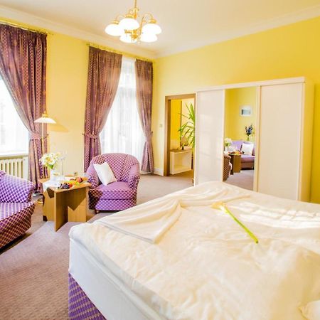 Hotel Veba Броумов Екстер'єр фото