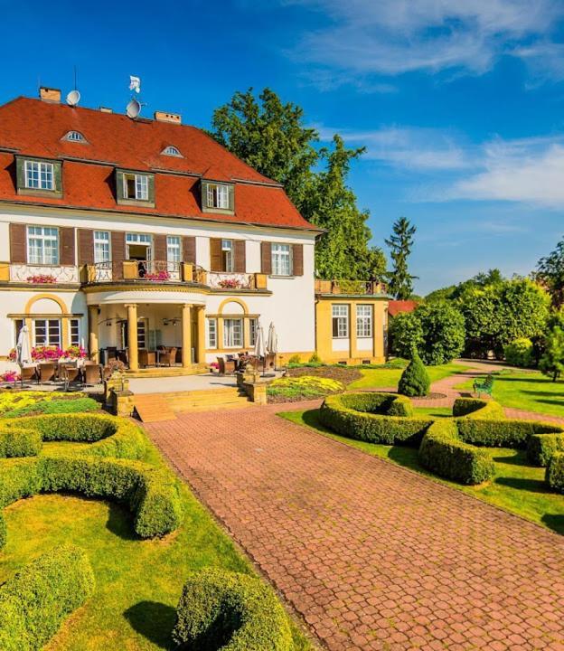 Hotel Veba Броумов Екстер'єр фото