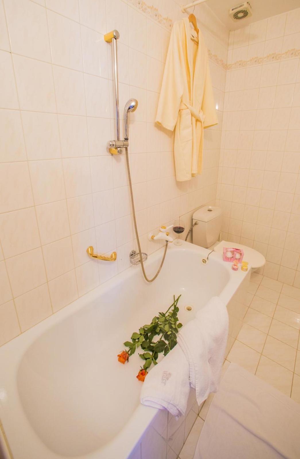 Hotel Veba Броумов Екстер'єр фото