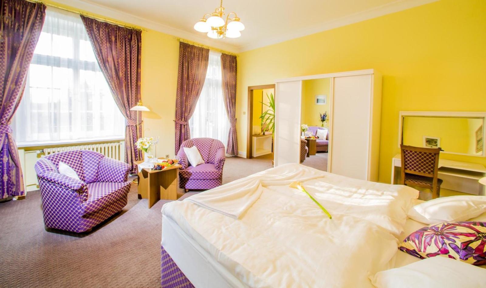 Hotel Veba Броумов Екстер'єр фото