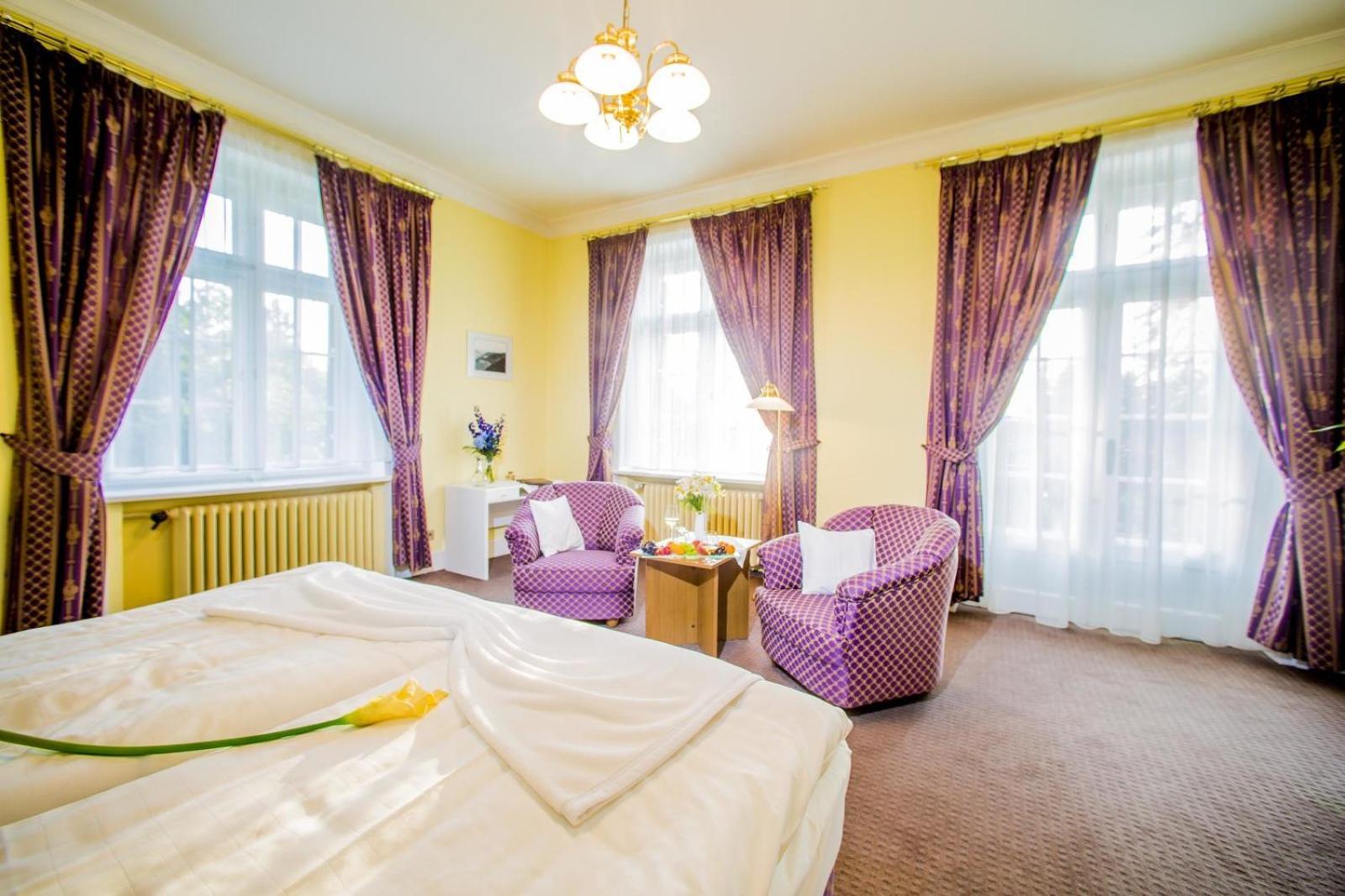 Hotel Veba Броумов Екстер'єр фото
