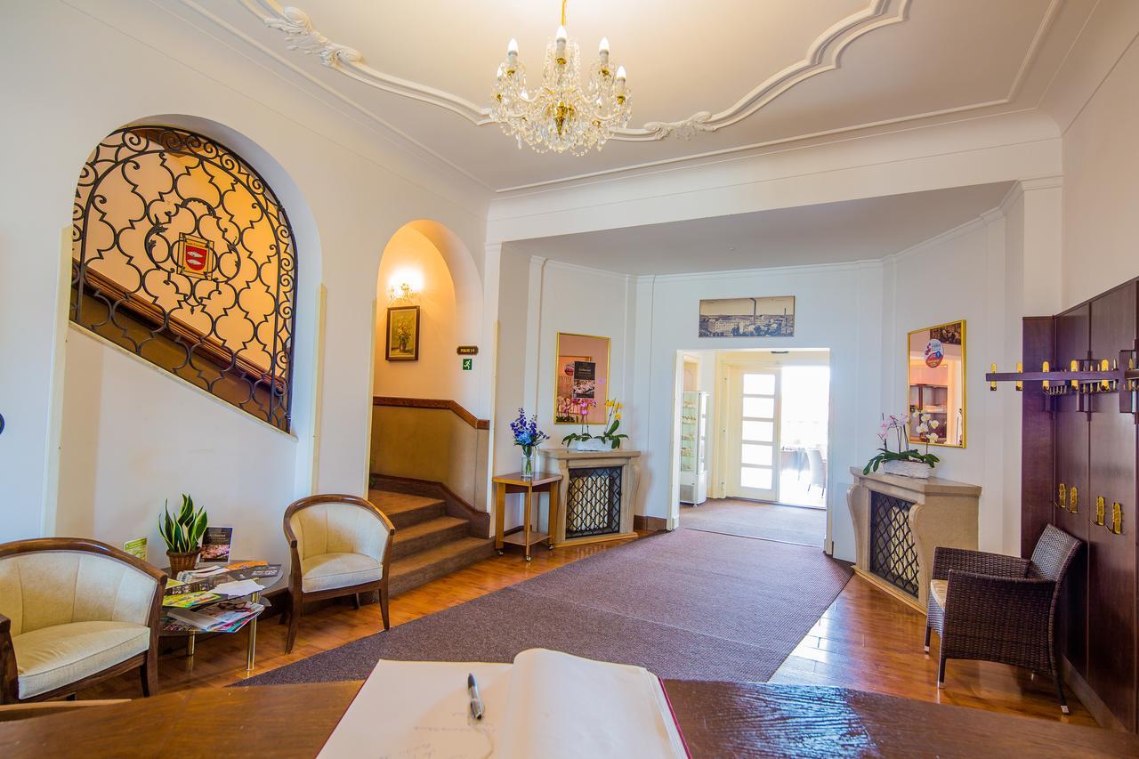 Hotel Veba Броумов Екстер'єр фото