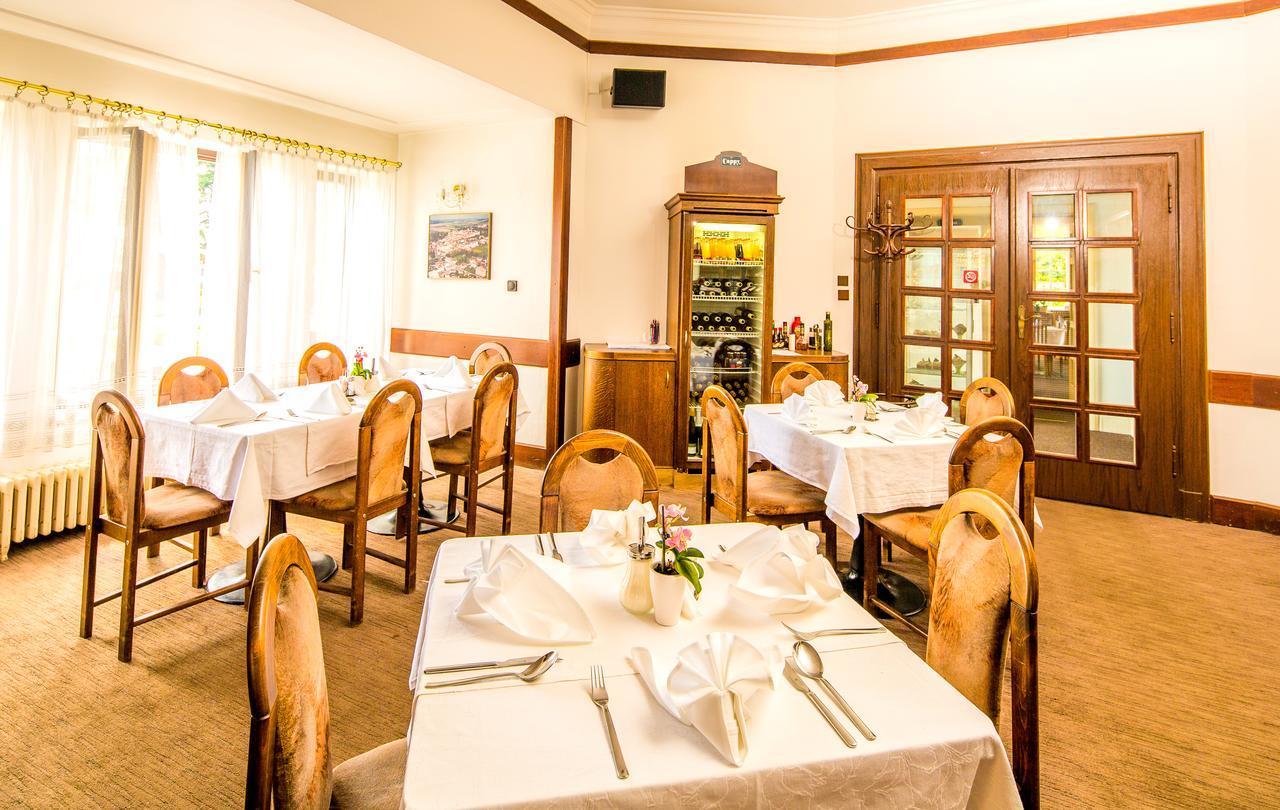 Hotel Veba Броумов Екстер'єр фото