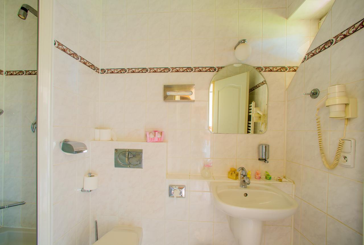 Hotel Veba Броумов Екстер'єр фото